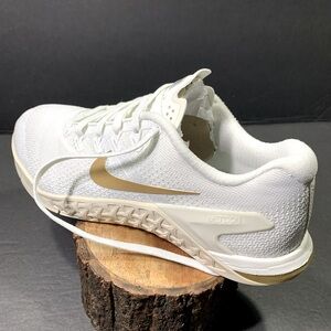 Nike Metcon 4 Women’s Training Shoes / Champagne & Gold / Size- 9